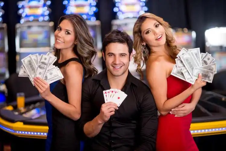 777jl mobile app interface showing live casino and sports betting on a smartphone